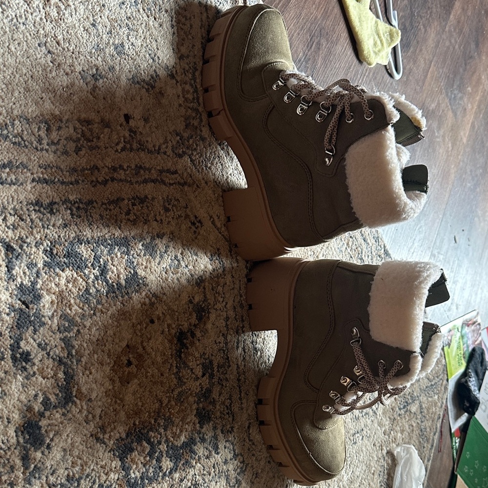 Women's Olive Green Soda Boots - Picture 3 of 8